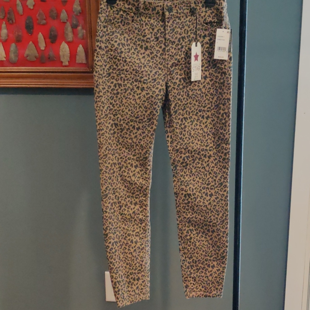 Women's high-rised jeans